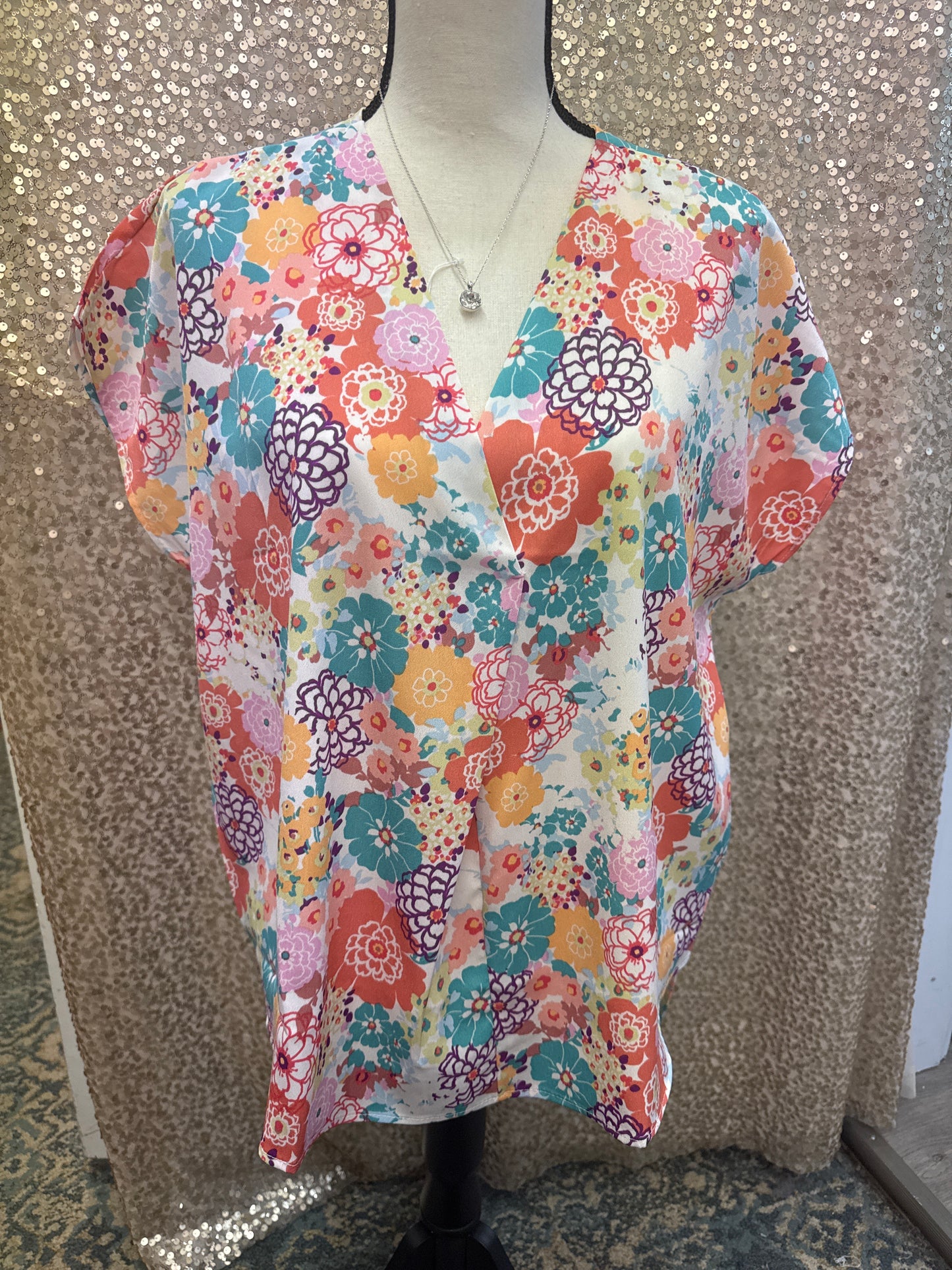 FSL PINK/TEAL FLORAL VNECK HI/LOW RELAXED FIT TOP