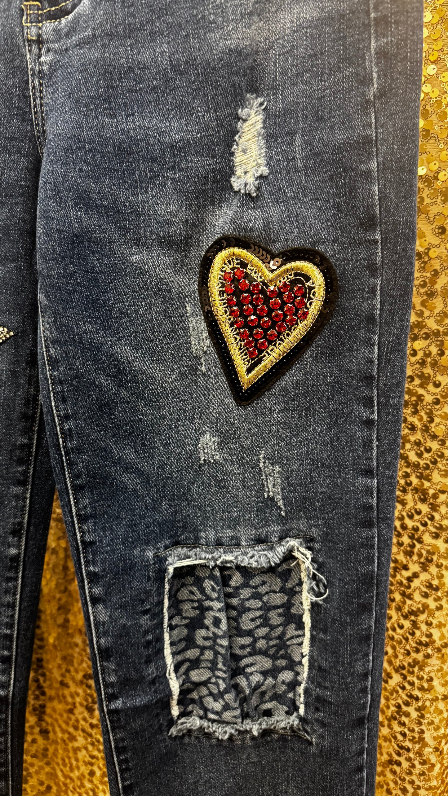 Q2 WIDE LEG EMB JEANS