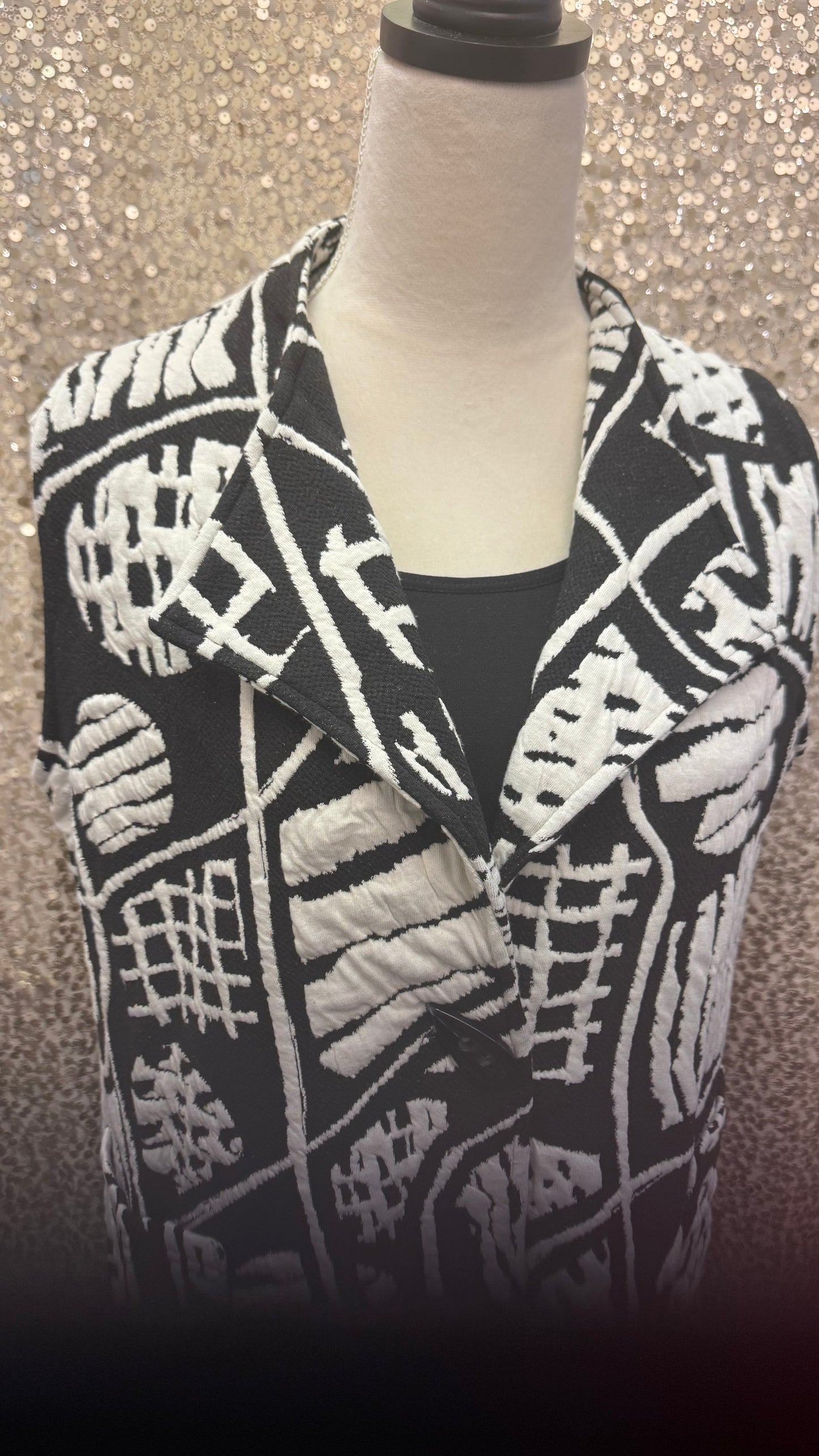 CREATIONS LONG BL/WH VEST