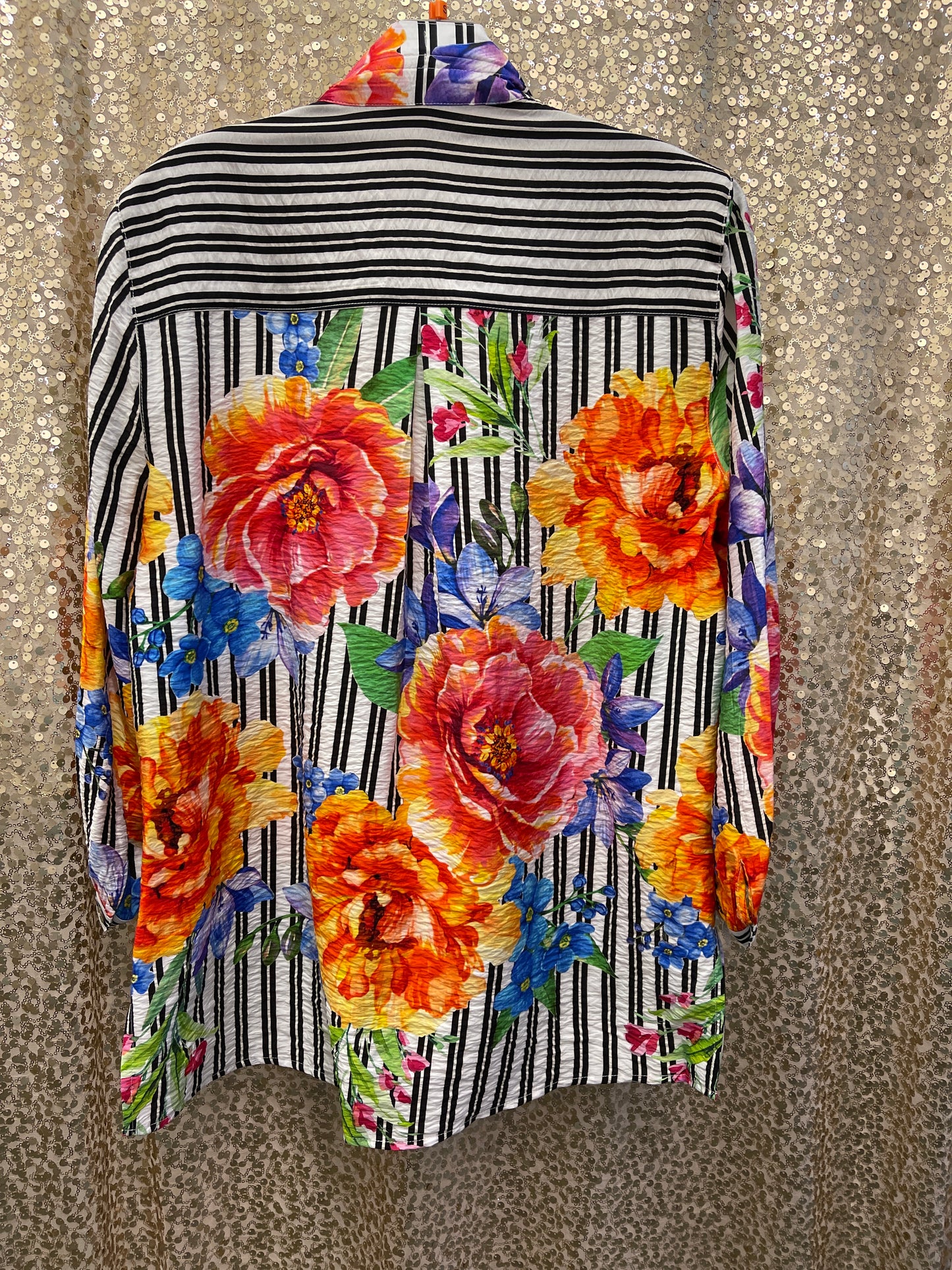 JM BLK/WHITE STRIPE FLORAL BUTTON FRONT TOP