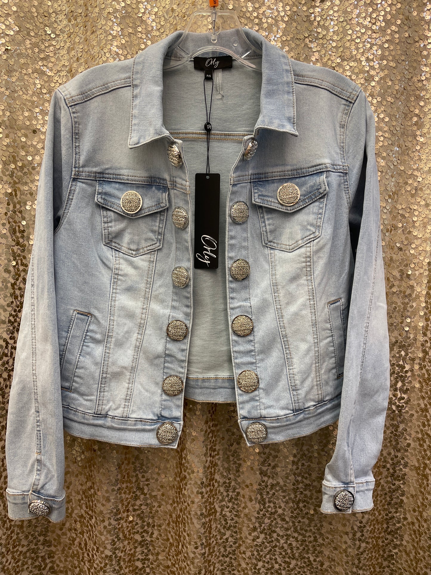 ORLY LIGHT DENIM JKT WITH BIG ORN. BUTTONS