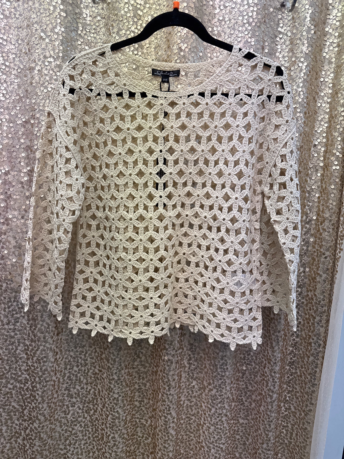 CB 3/4 SLEEVE CROCHET FLOWER TOP