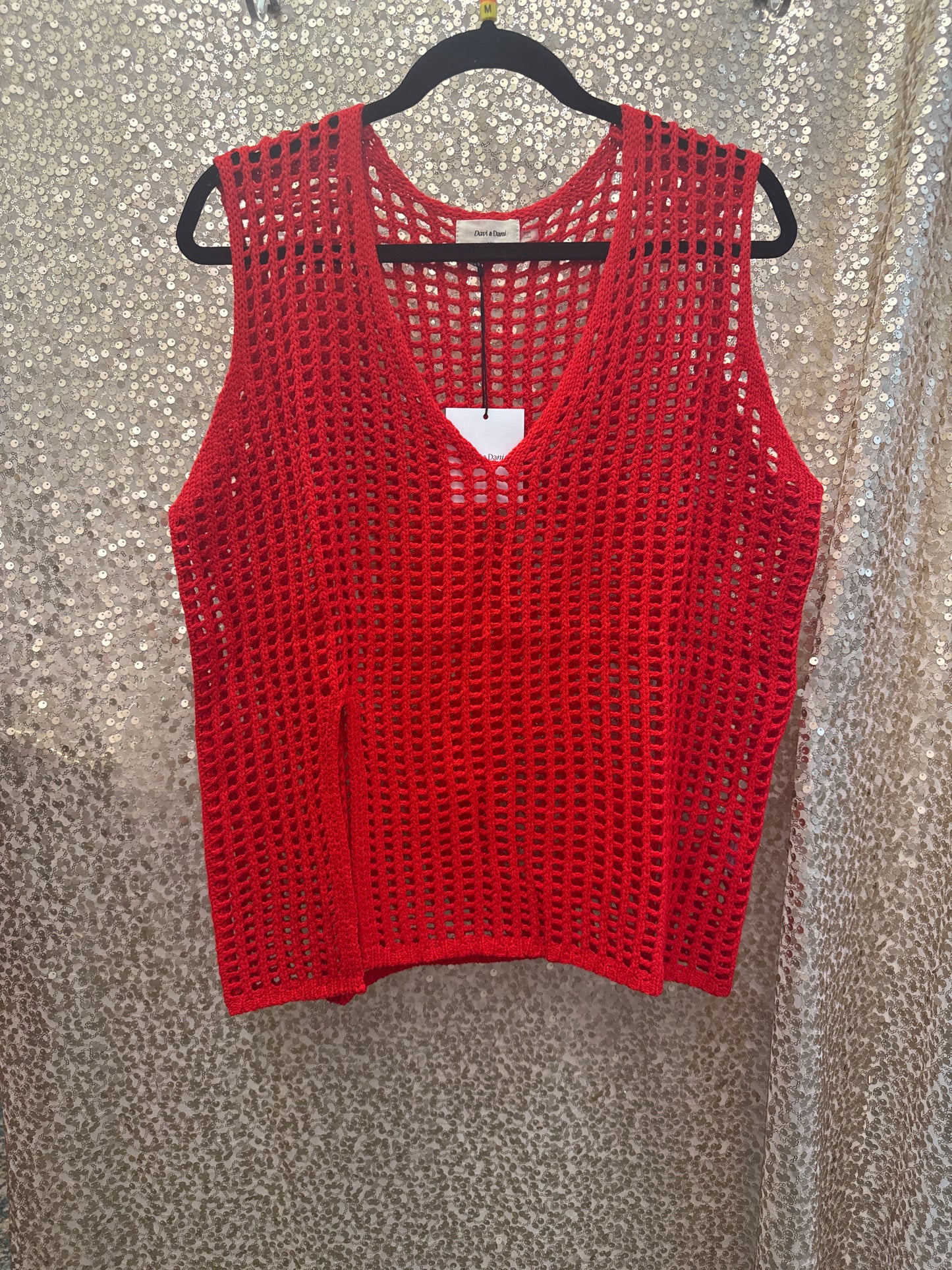 D&D RED CROCHETED VNECK SLEEVELESS TOP