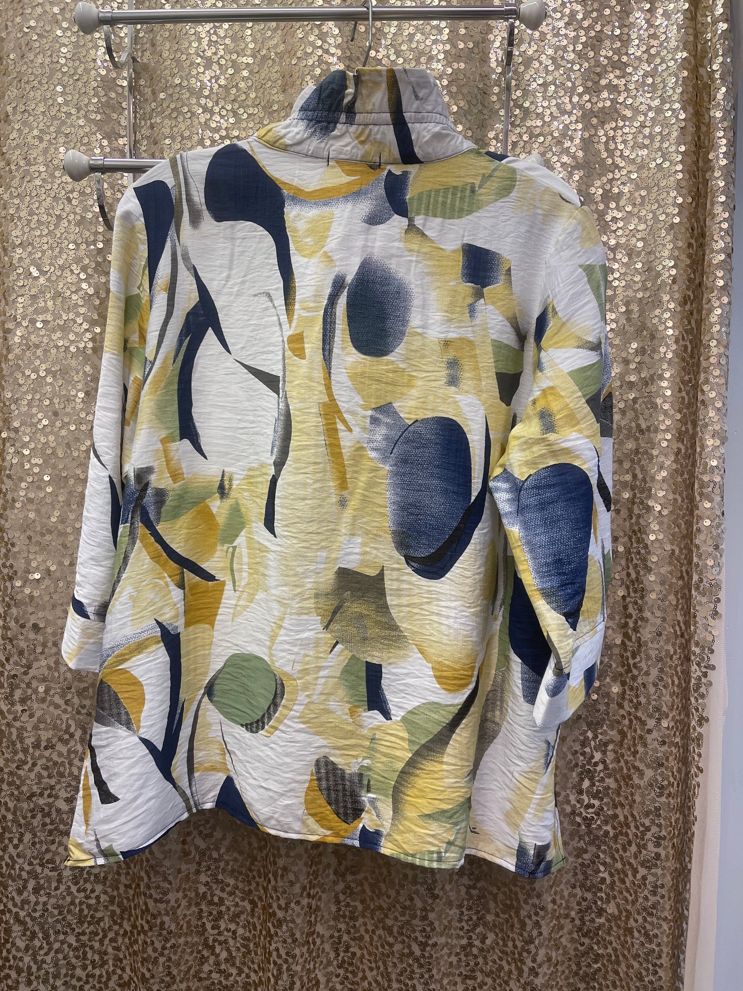 CREATIONS ABSTRACT BLUE/WHITE TOP