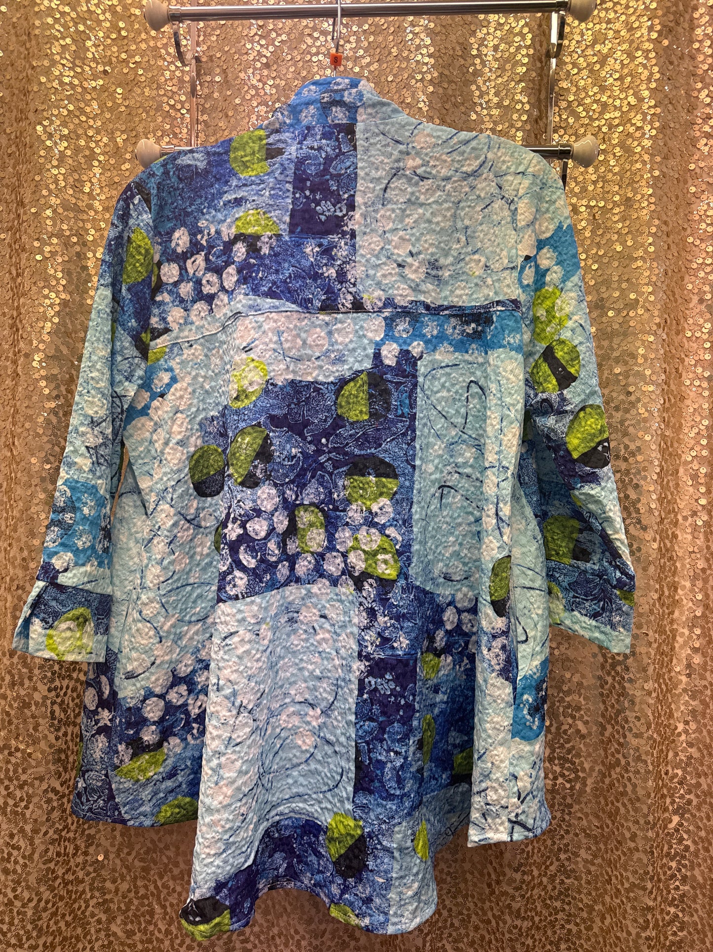 CREATIONS ART ATTACK BLUE/GR BUTTON FRONT WIRE COLLAR NK