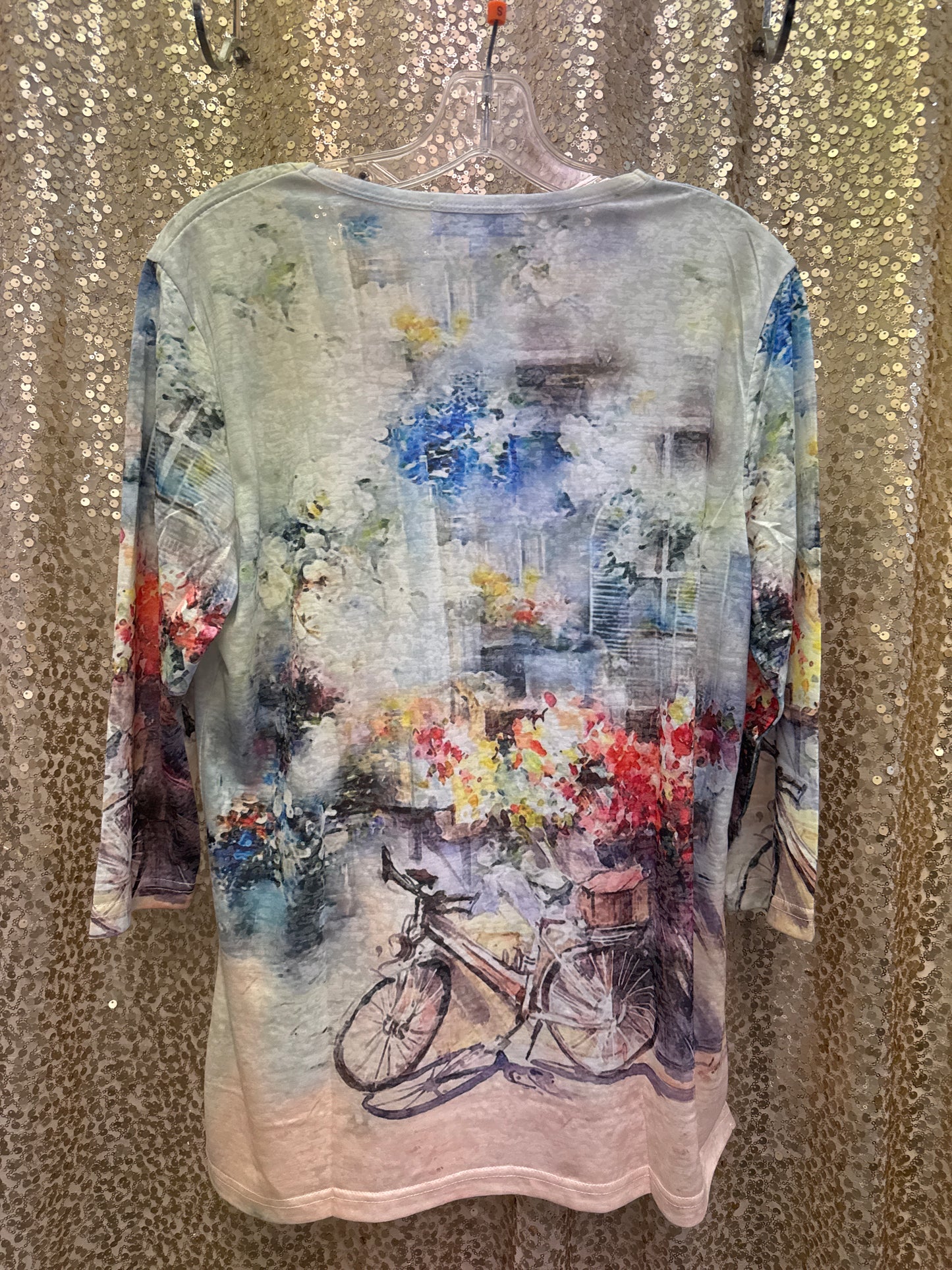 CREATIONS TEE PARTY CLOCK TOWER/ BICYCLE MULTI TOP
