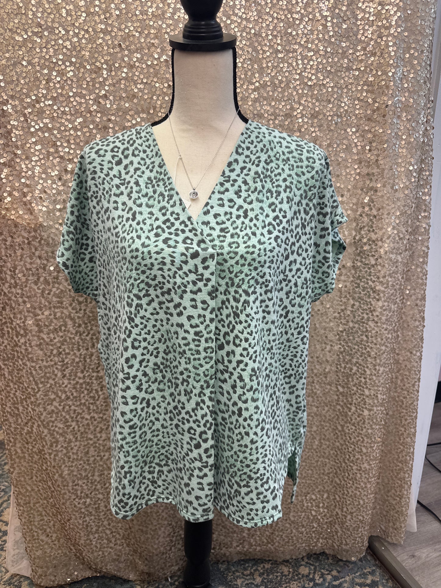 FSL FRENCH TERRY V NECK TOP GREEN LEO