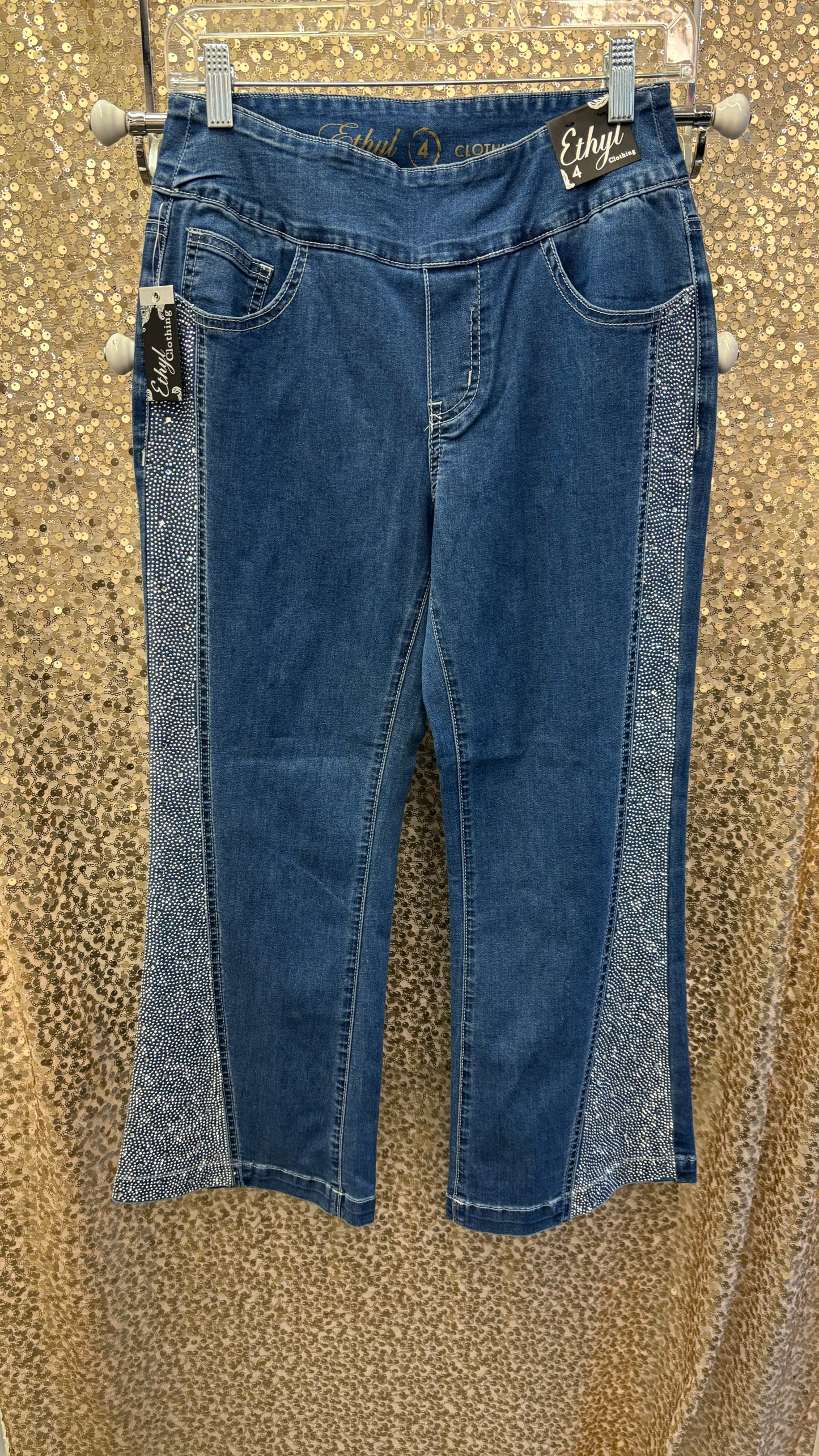 FULL BOOT FLARE RHINESTONE CAPRI JEANS