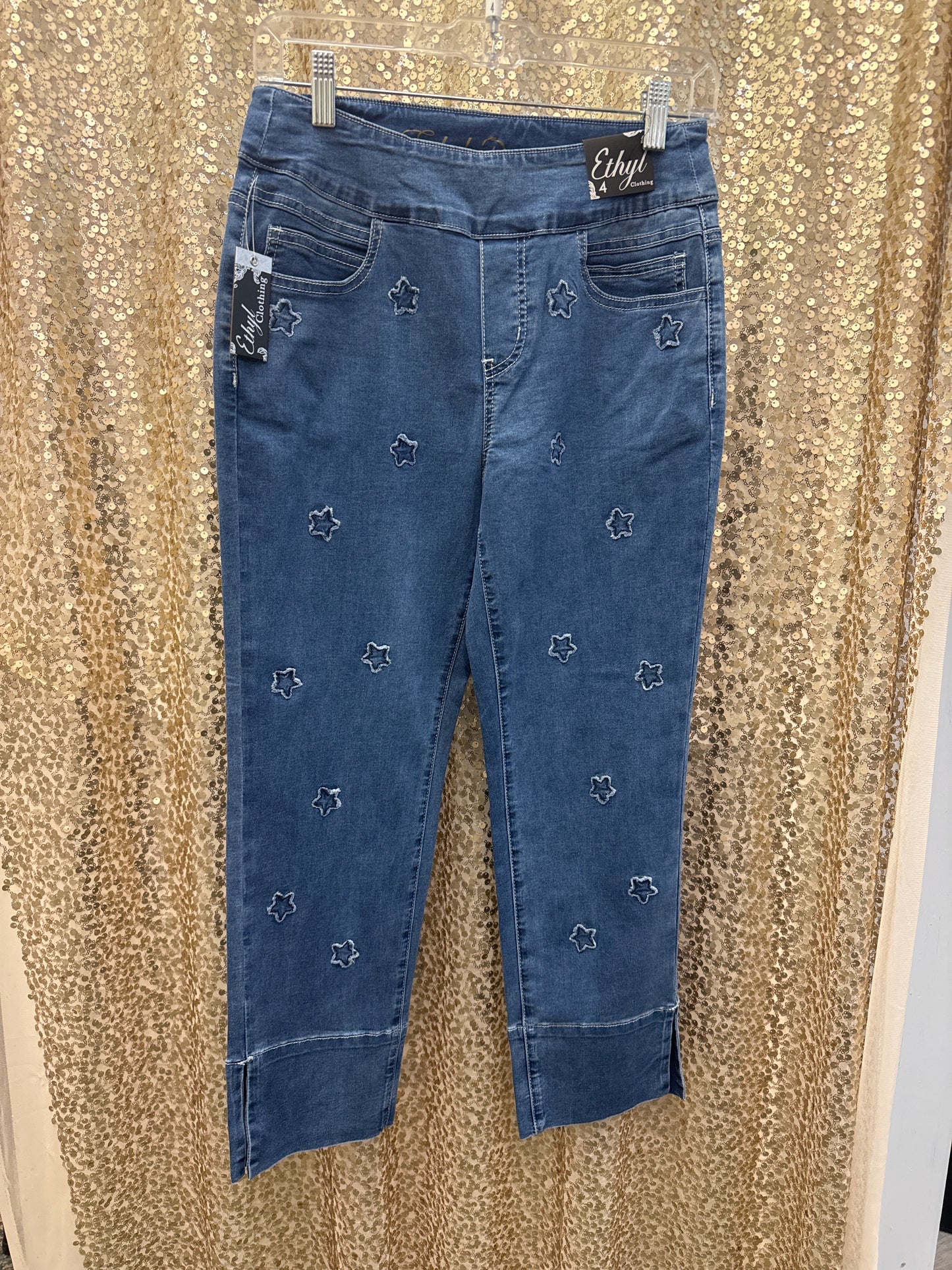 ETHYL PULL ON CAPRI WITH EMB. STARS