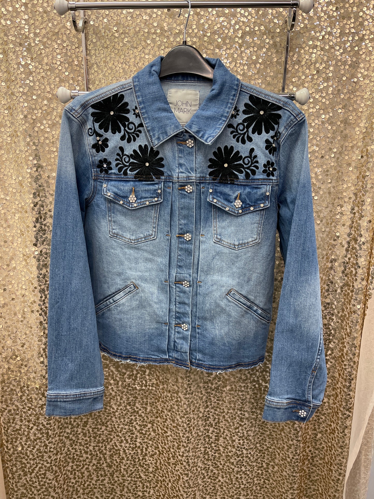 JM EMB DENIM HKT W/RHINESTONES, POCKETS & L/S