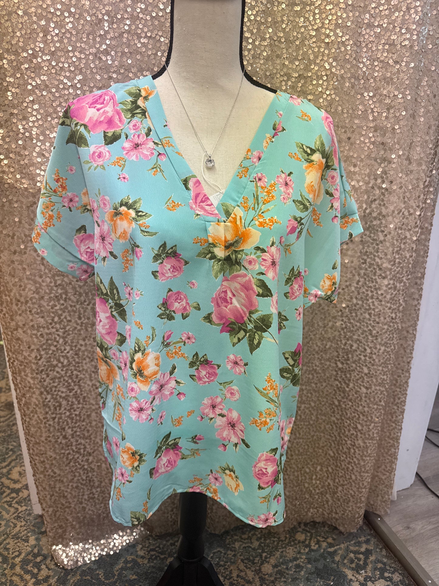 FSL FLORAL PRINTED WOVEN S/S VNECK TOP