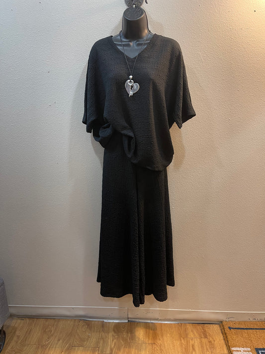 INOAH BLACK V NECK ELBOW LNGTH SLVS