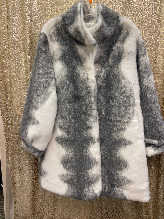 D&D WHITE/GREY FUR COAT