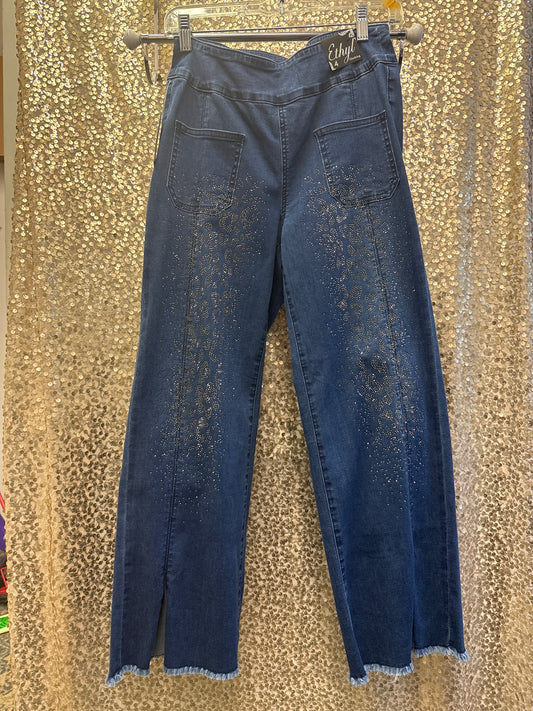 DENIM SLIT FRONT PATCH POCKETS WITH LEO DESIGN