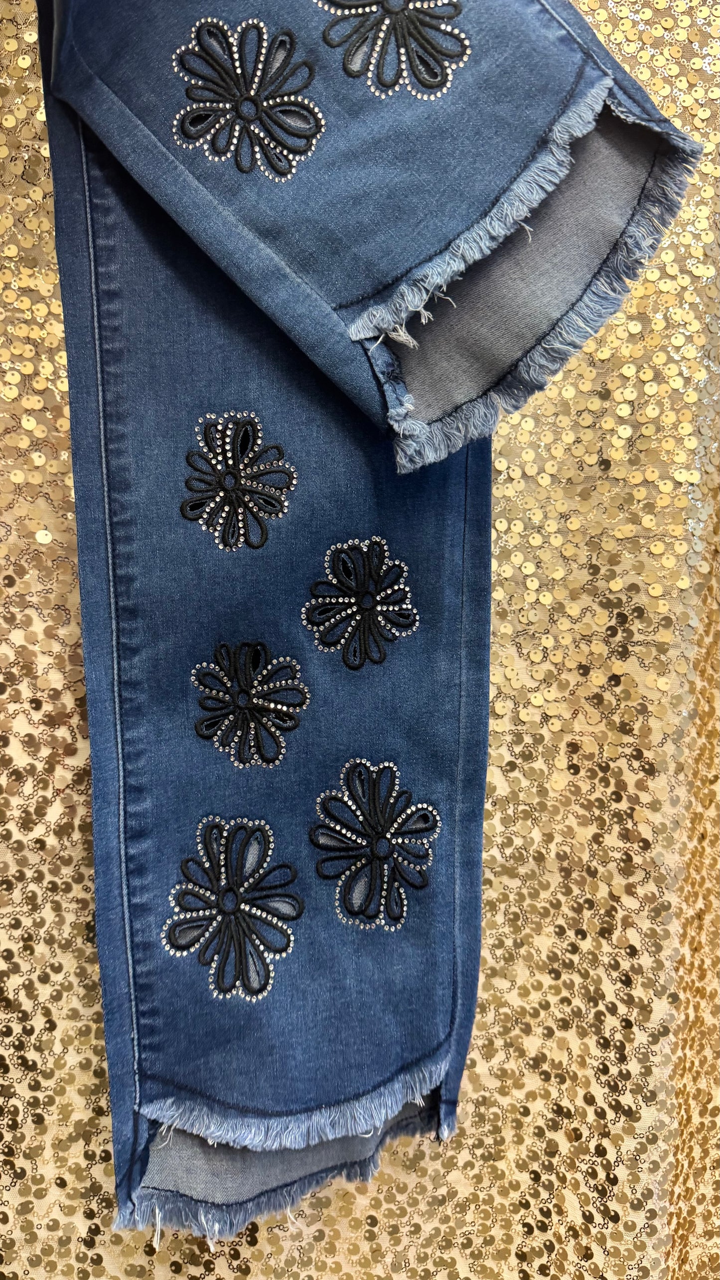 ETHYL PULL ON ANKLE JEAN PANT WITH EMBROIDERY