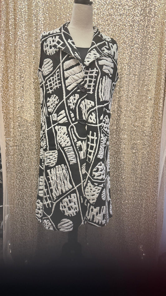 CREATIONS LONG BL/WH VEST