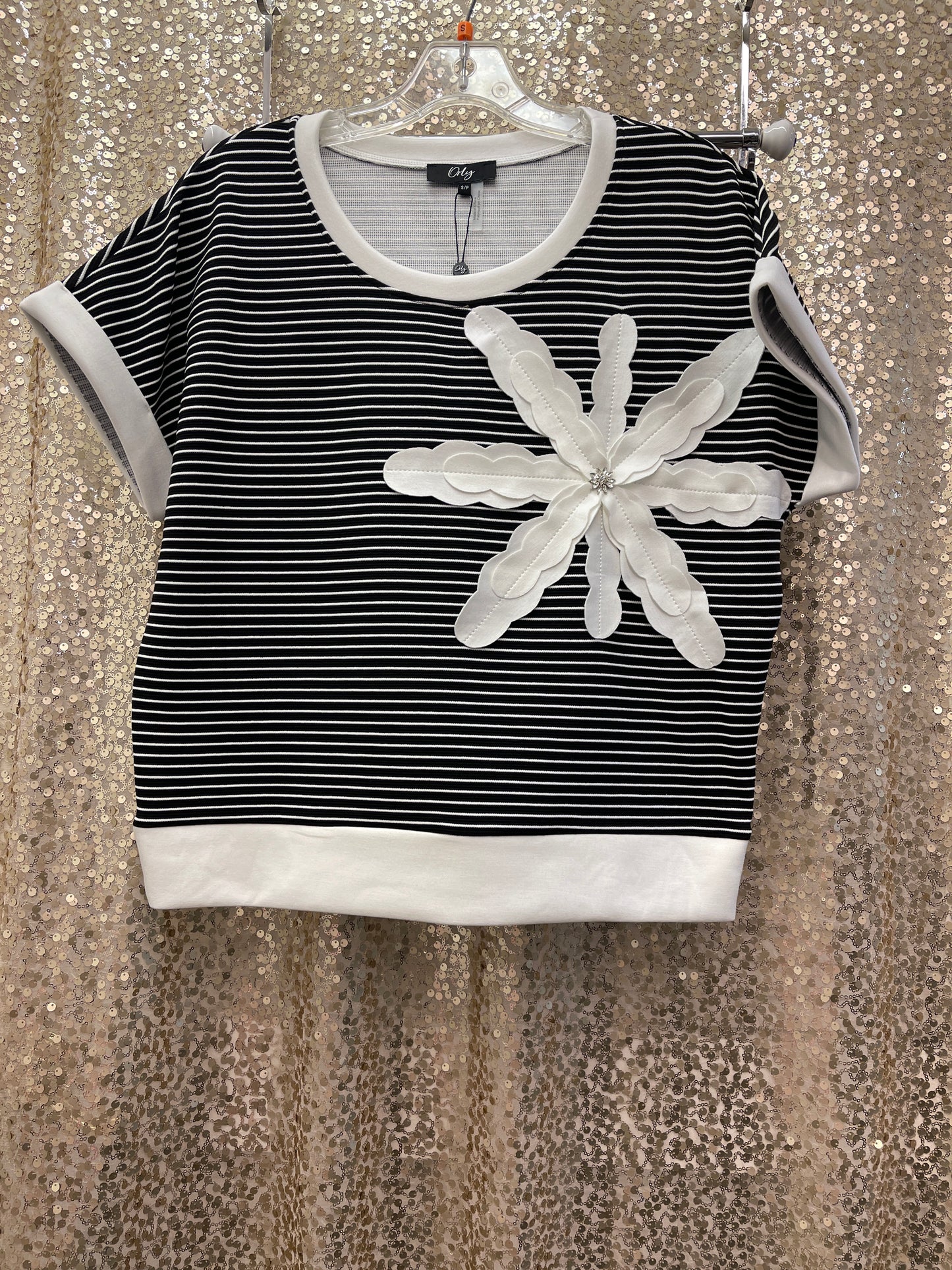 ORLY BLK/WHITE STRIPE TOP TRIMMED IN WHITE W/WHITE FLOWER