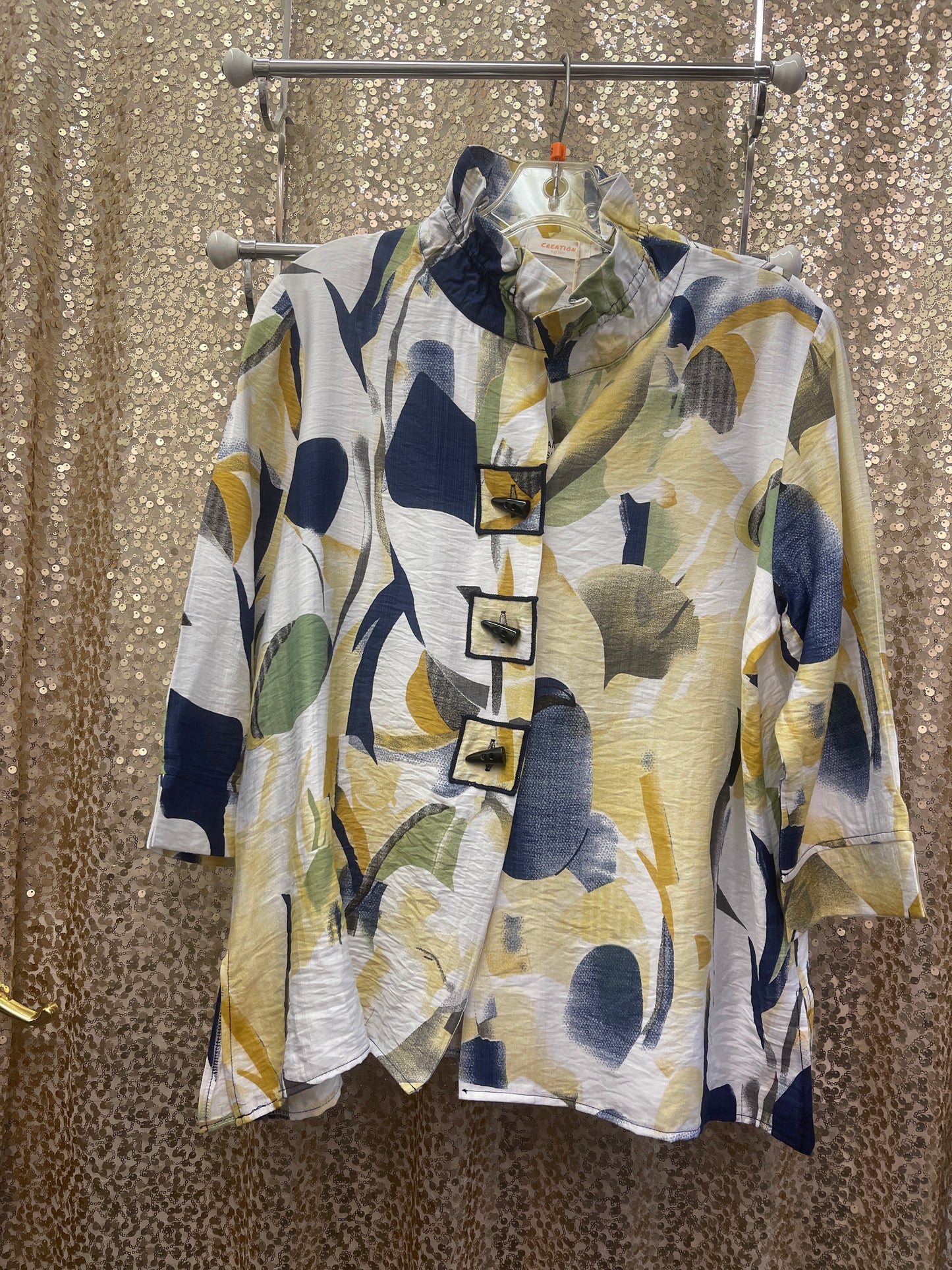 CREATIONS ABSTRACT BLUE/WHITE TOP