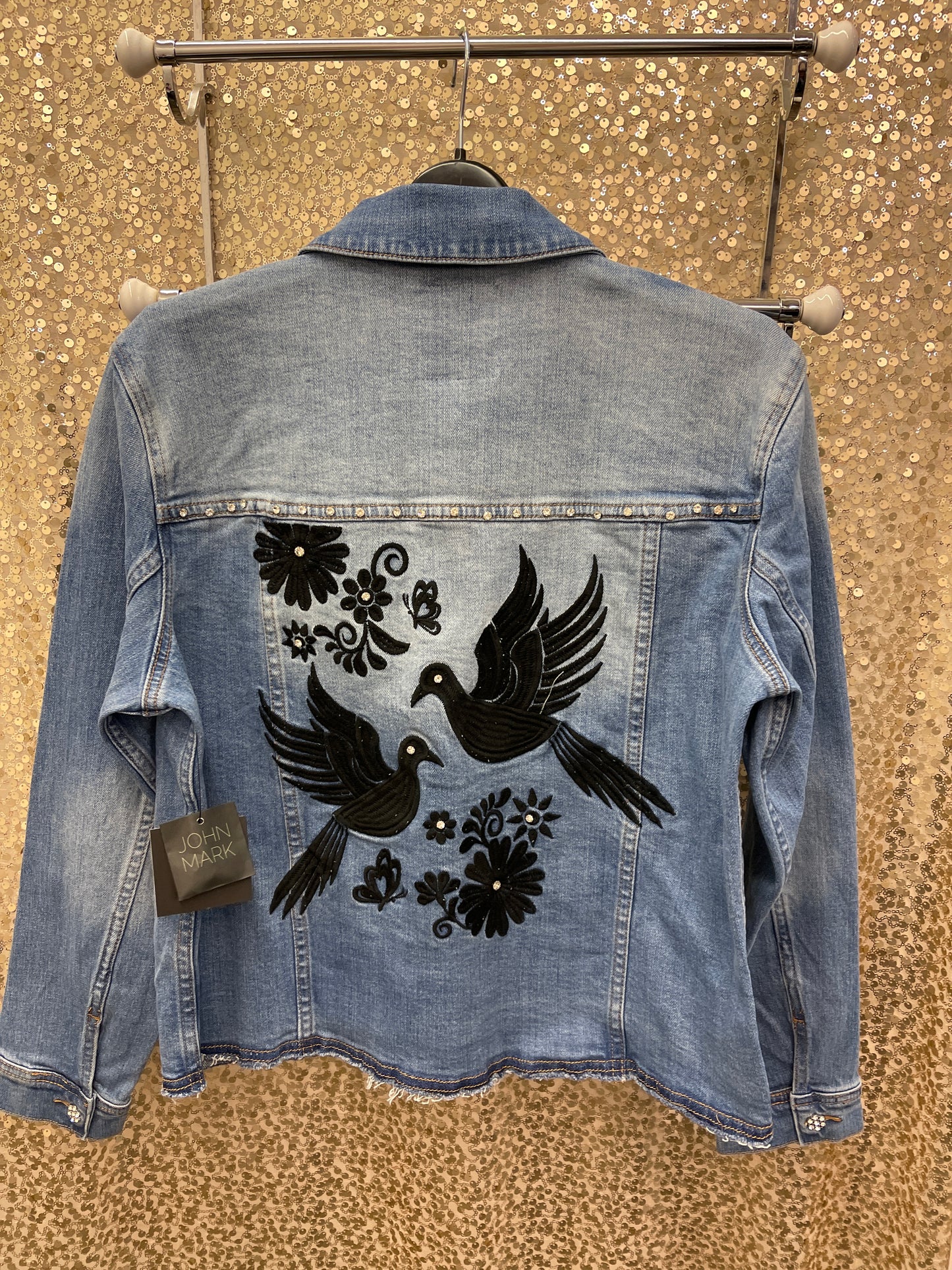 JM EMB DENIM HKT W/RHINESTONES, POCKETS & L/S