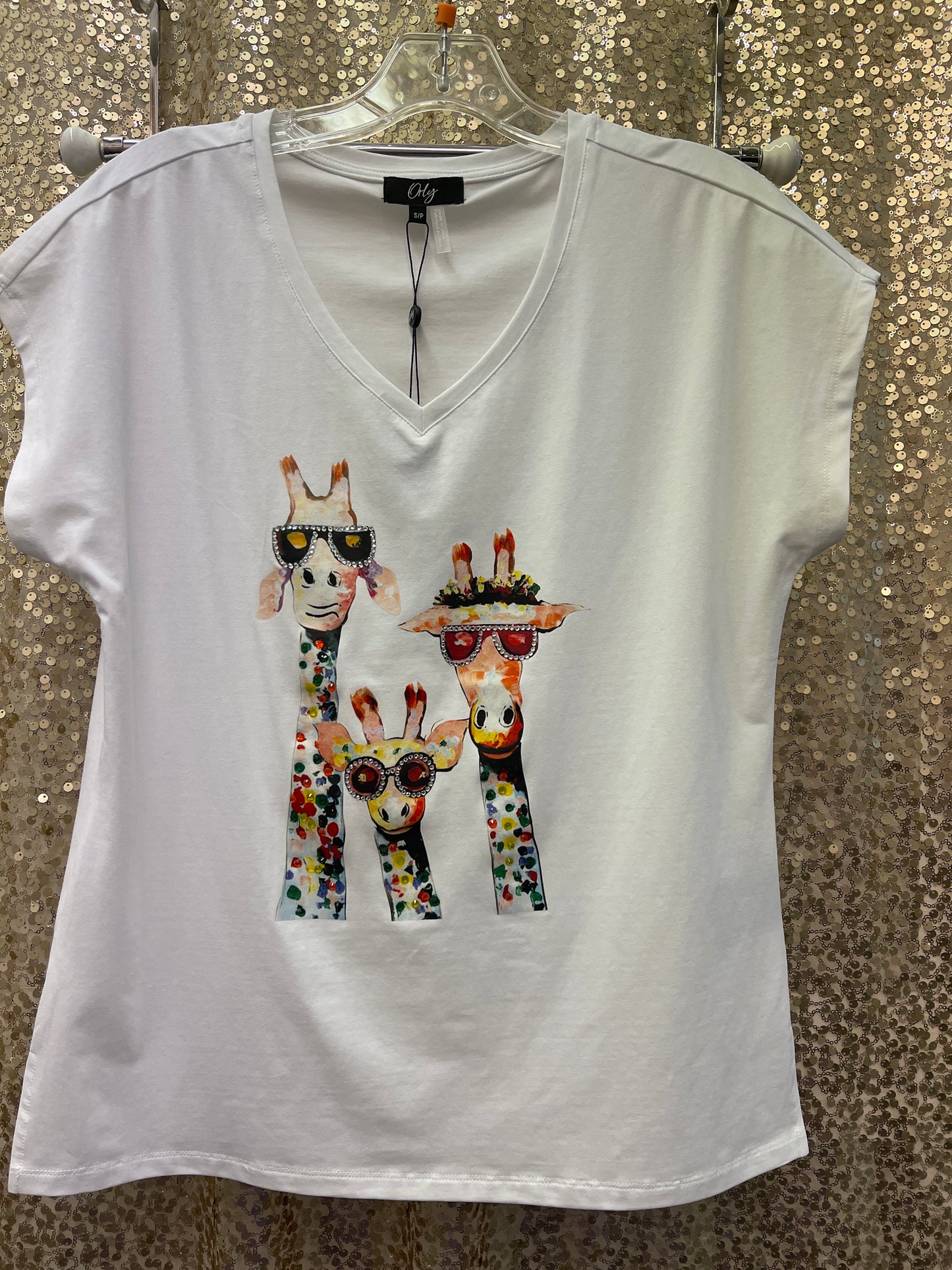ORLY GIRAFFE FAMILY VNECK TEE