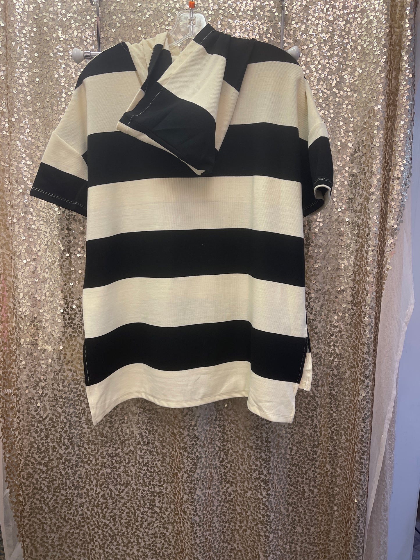 HAYDEN BLK/CREAM S/S STRIPE HOODIE TOP