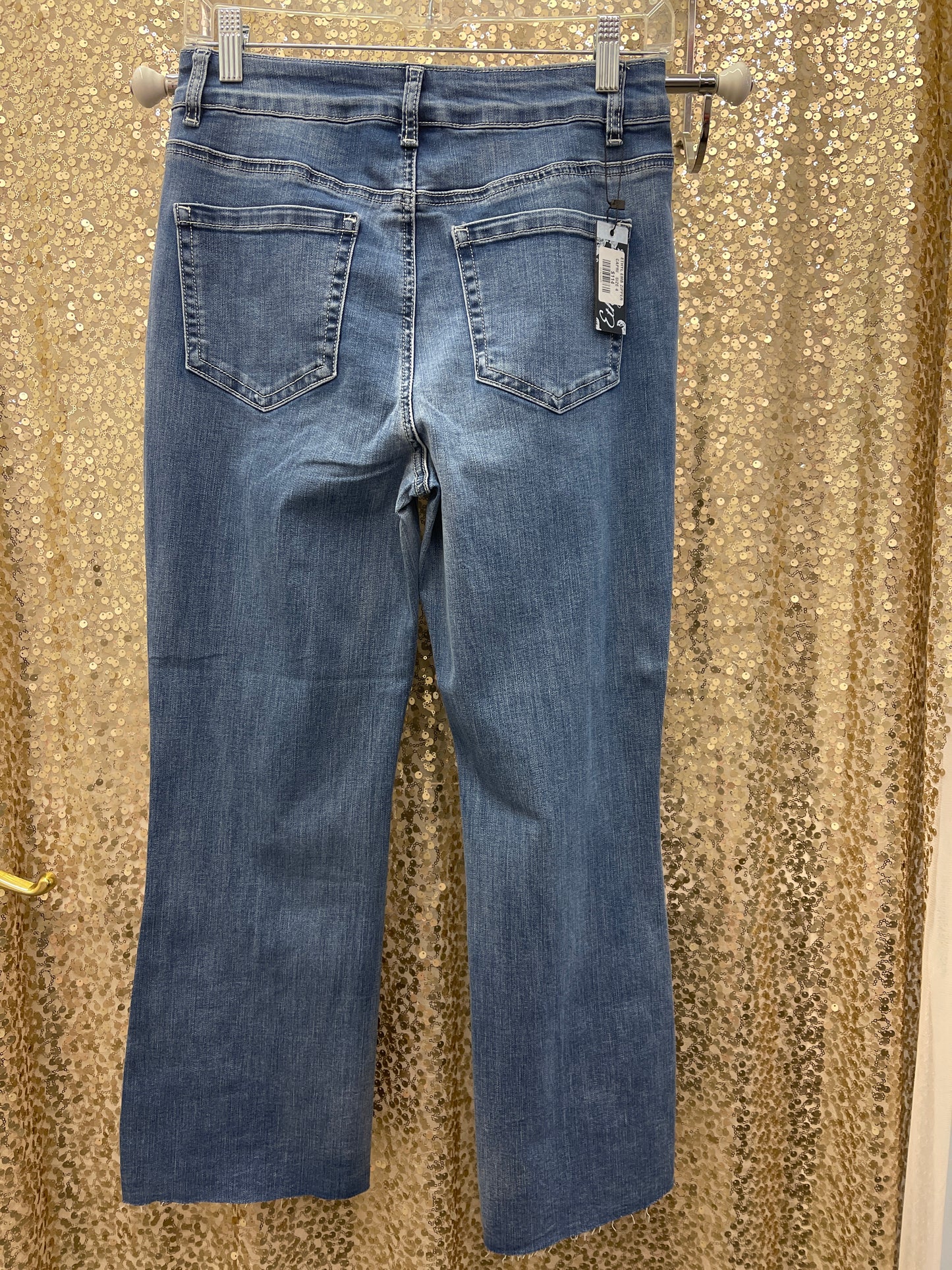 ETHYL ZIPPER CAPRI W/EMBROIDERY