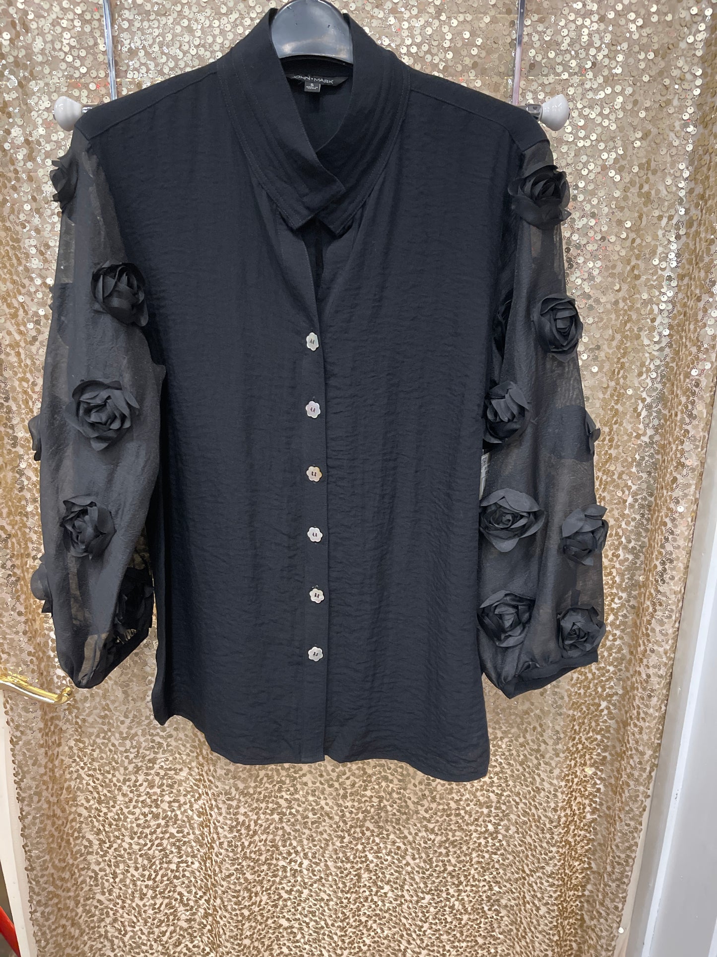 JM WIRE COLLAR BUTTON FRONT 3D ROSETTE ELEEVE