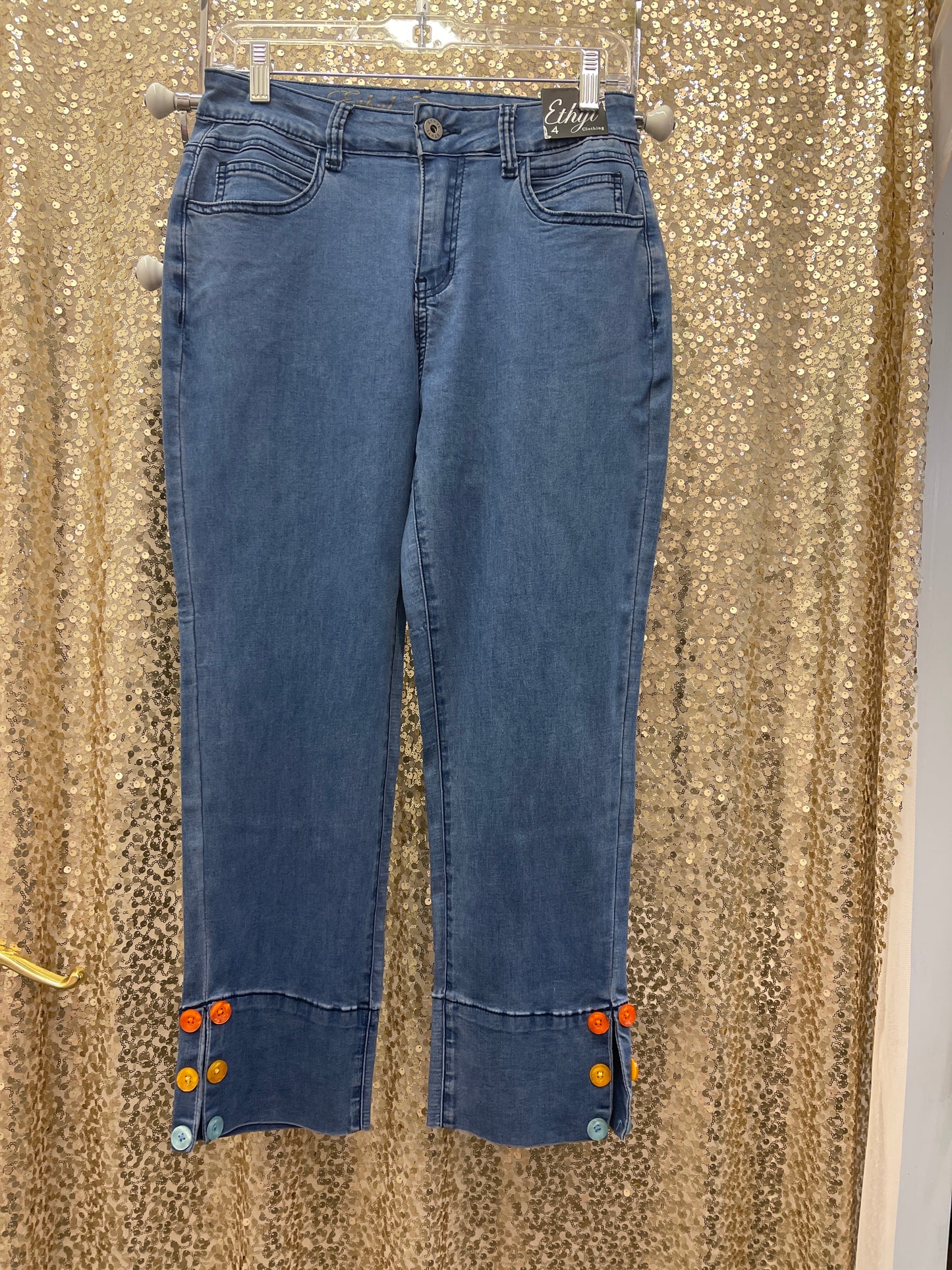 ETHYL CAPRI WITH COLORED BUTTONS ZIP FRONT