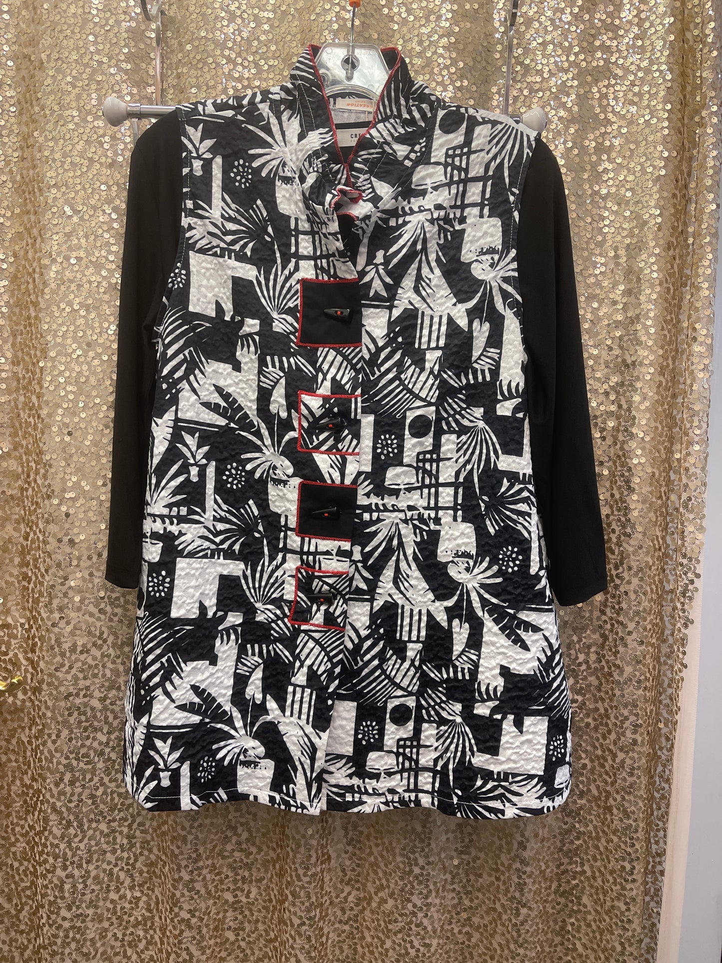 CREATIONS BLK/WHITE SET RED TRIM AND BLK 3/4 SLEEVE TOP