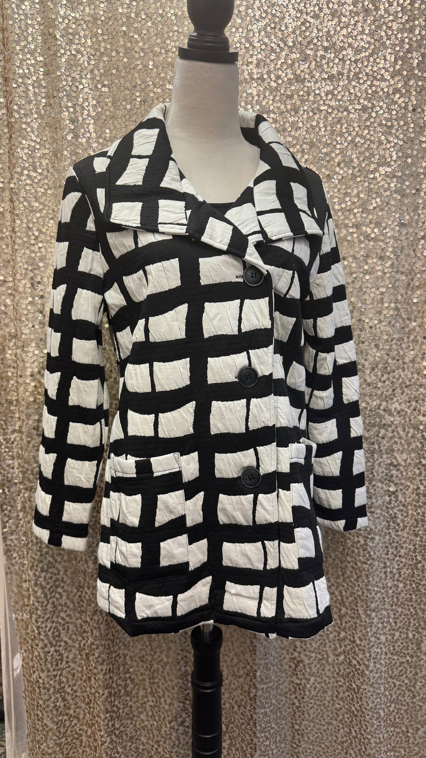 CREATIONS WINDOW PATTERN BUTTON DOWN JACKET