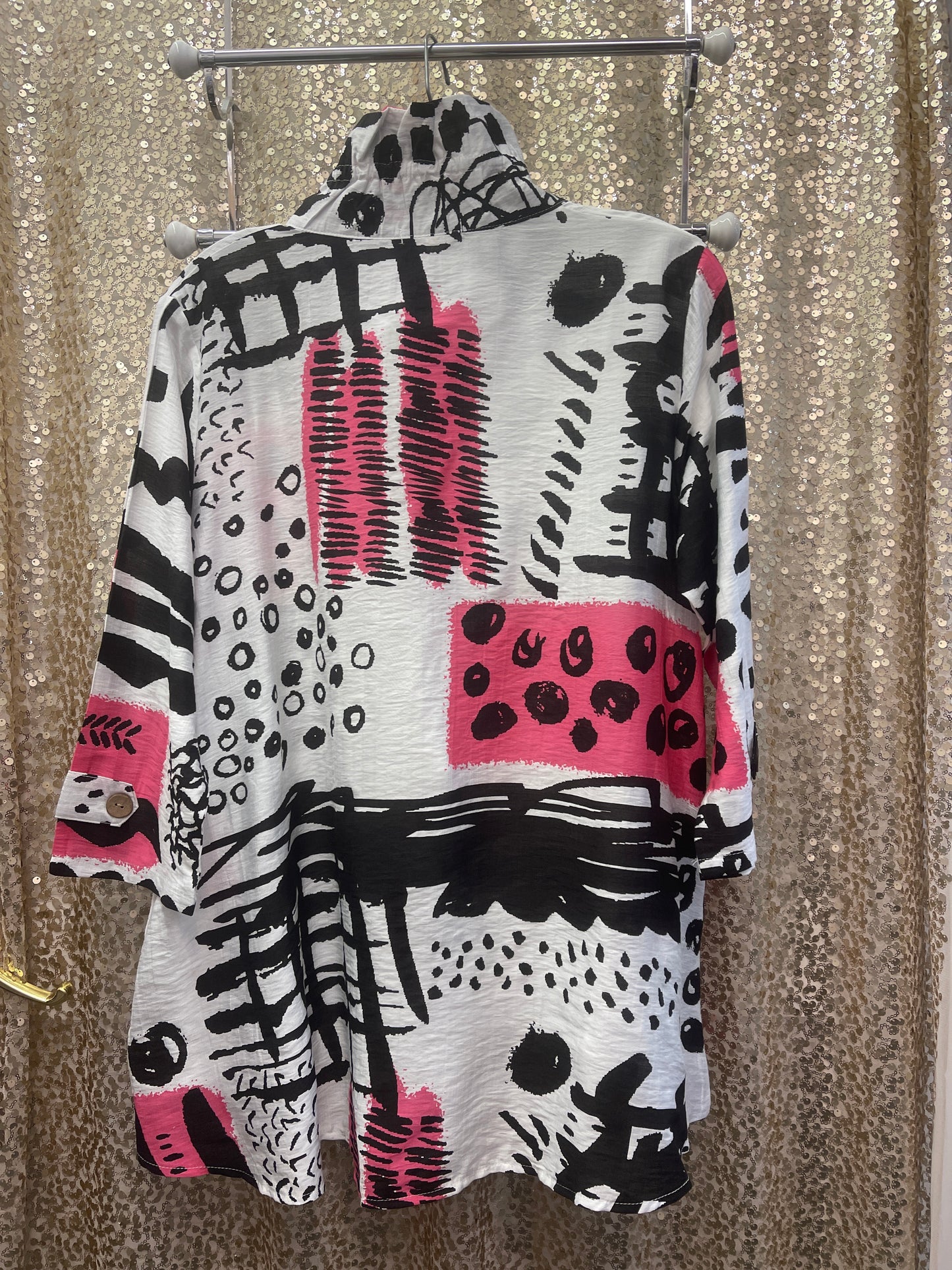 CREATIONS SCRIBBLE BUTTON FRONT WIRE COLLAR TOP