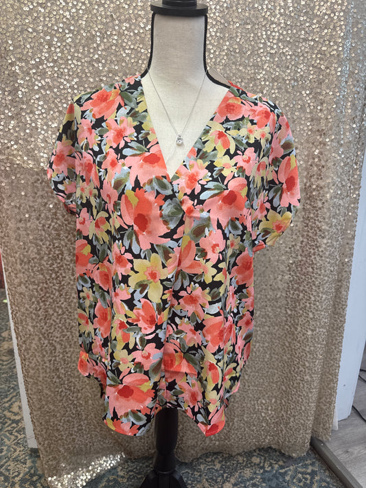 FSL PINK/BLK FLORAL PRINT TOP HI/LOW VNECK RELAXED FIT