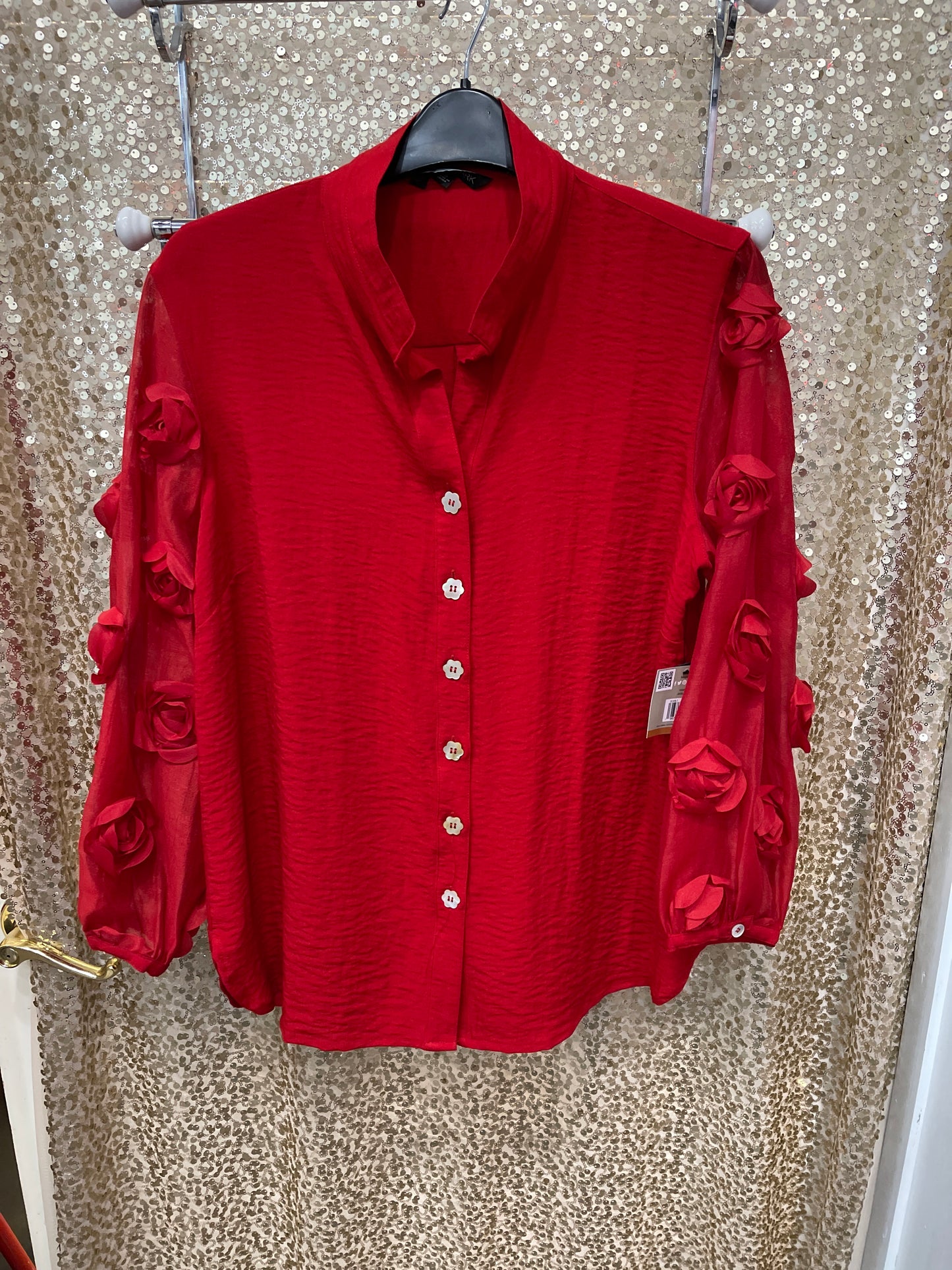JM WIRE COLLAR BUTTON FRONT 3D ROSETTE ELEEVE