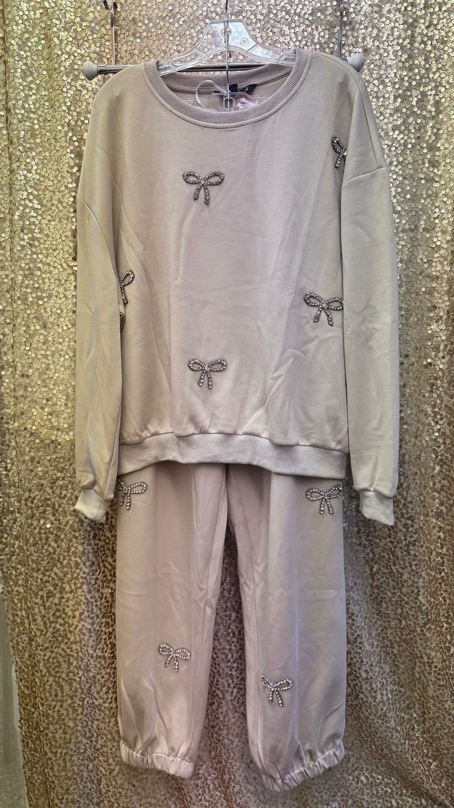 DD RHINESTONE BOW SWEATSUIT SET (TOP AND PANTS)