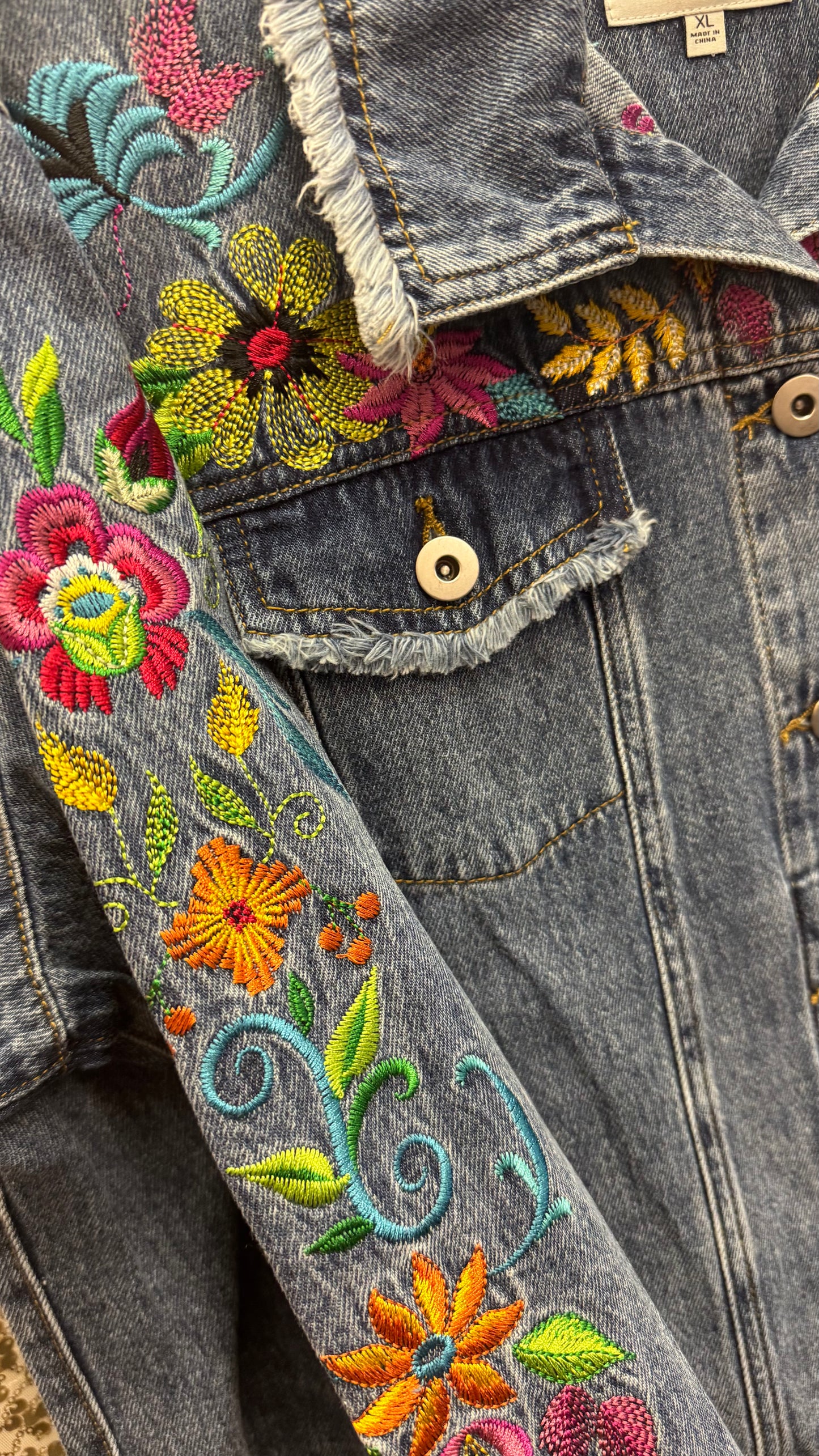 JM EMBRODERY DENIM JKT W/FRAYING