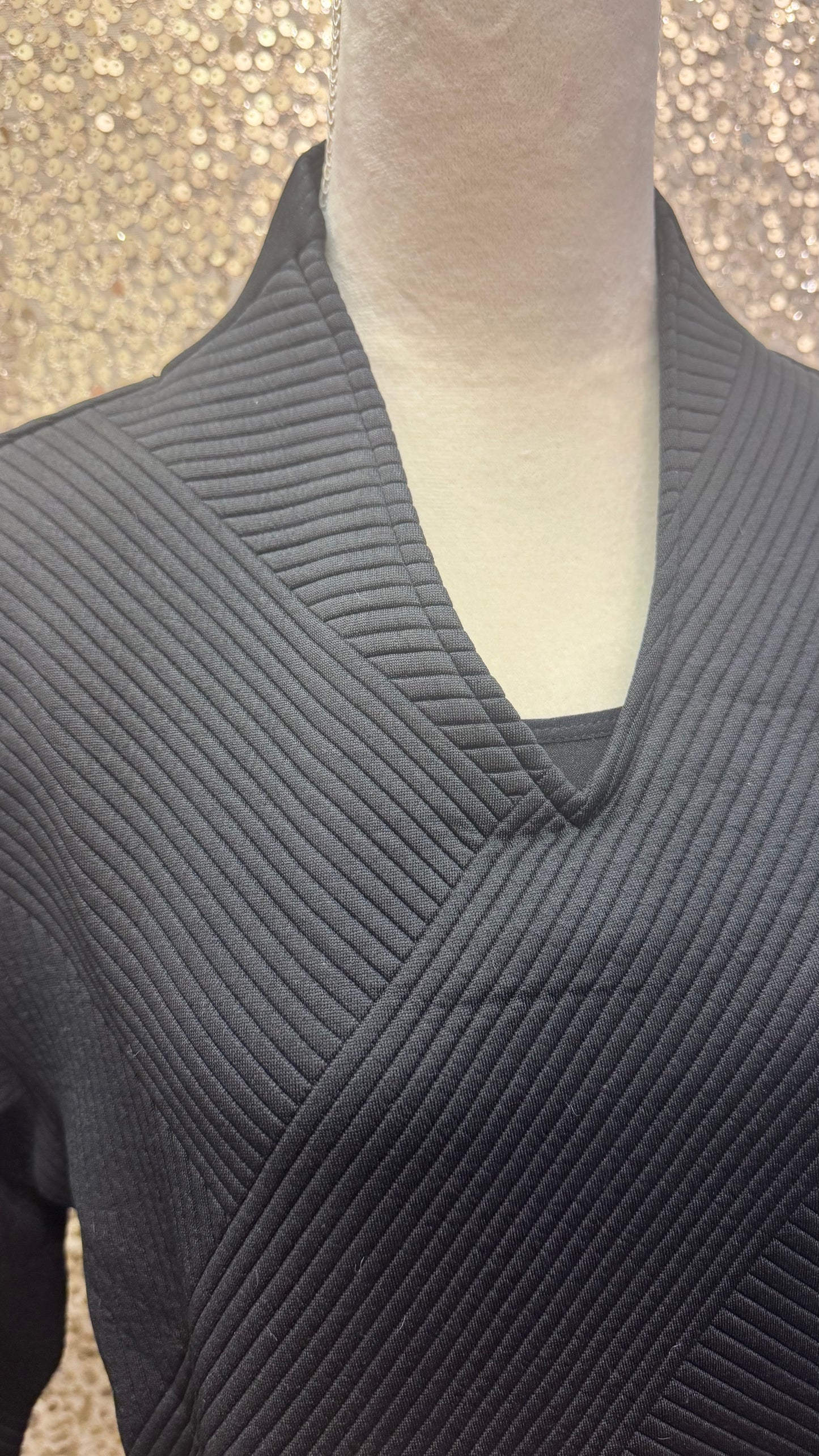 CREATIONS STRIPE V-NECK POCKET TOP