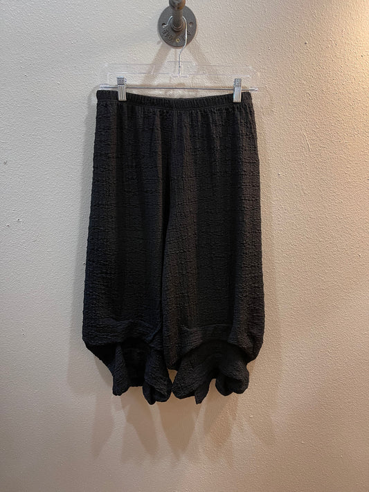 INOAH BLACK RUCHED LEG HEM PANTS