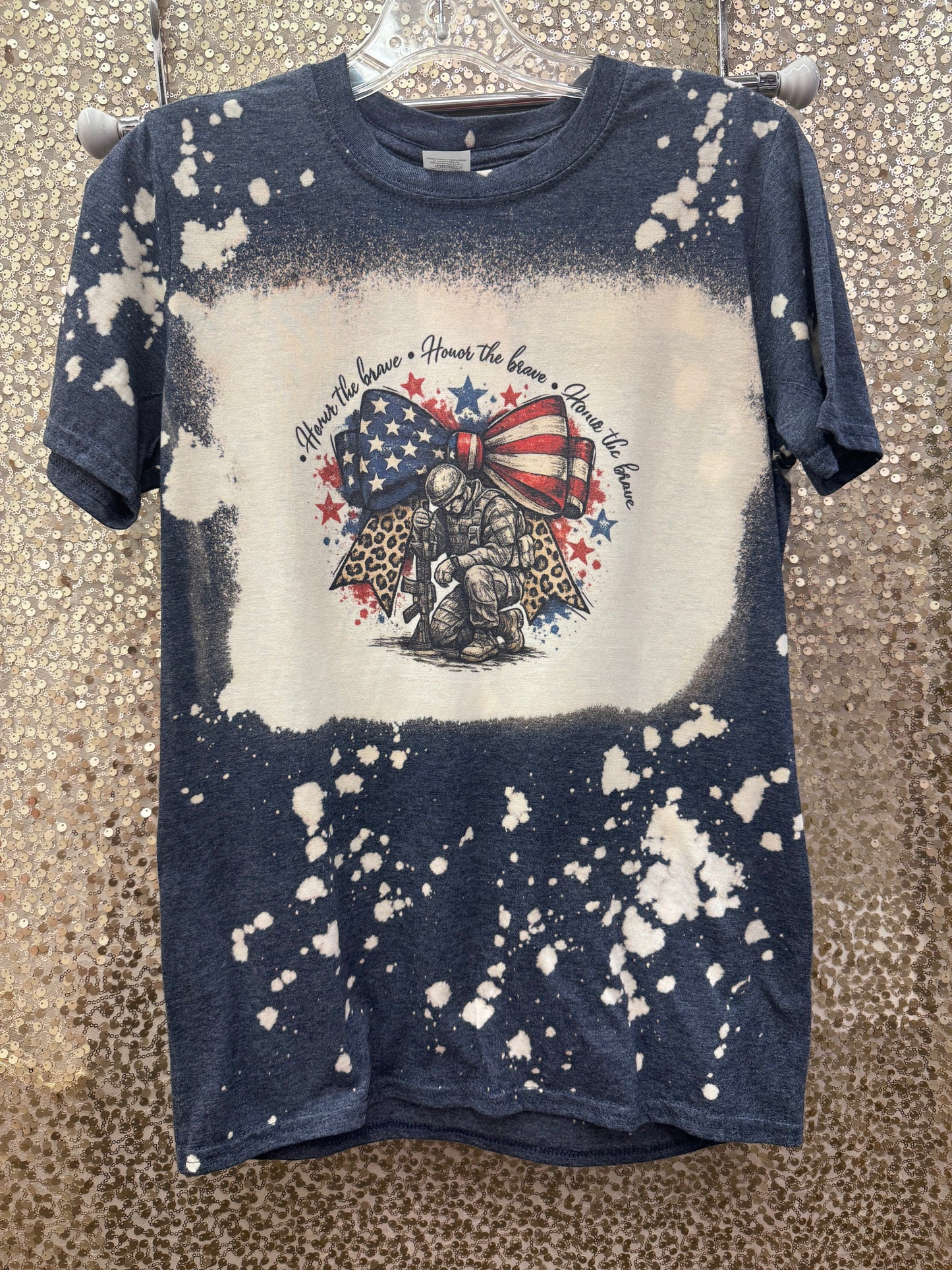 AMERICA HONOR THE BRAVE TEE/BLEACHED
