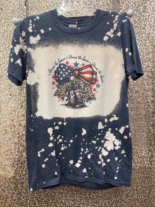 AMERICA HONOR THE BRAVE TEE/BLEACHED