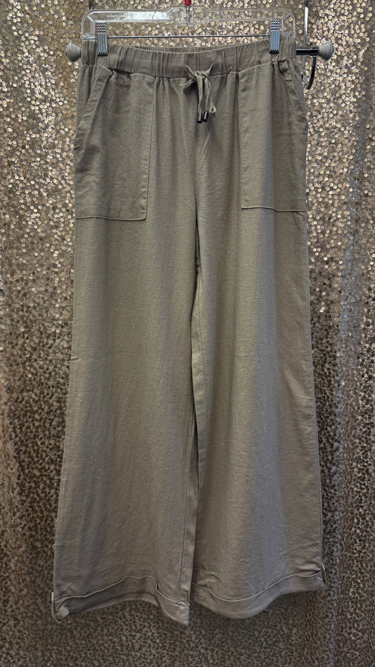 SOLID CUFF HEM CAPRI WOVEN TROUSERS